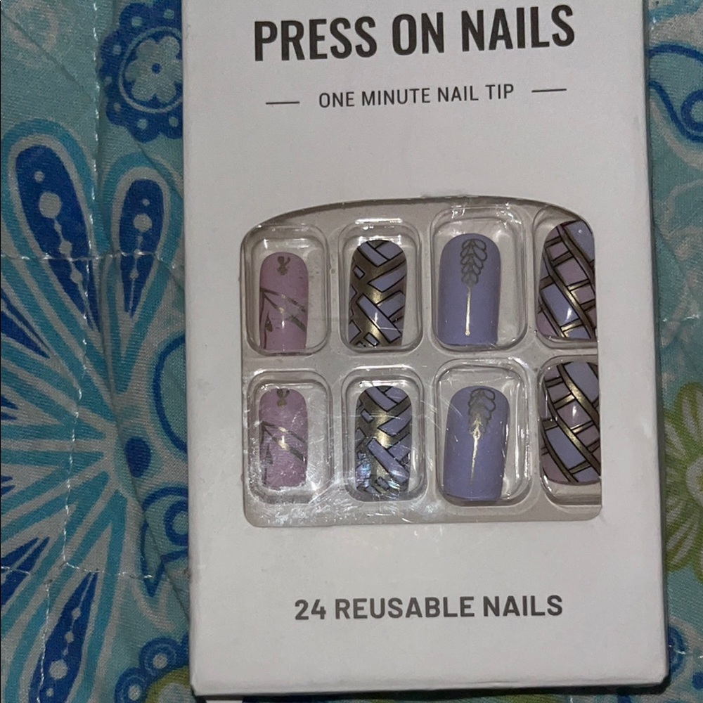 Lavender Press On Nails - 24 Reusable Nails.     Howdoiacceptyourpaymen?